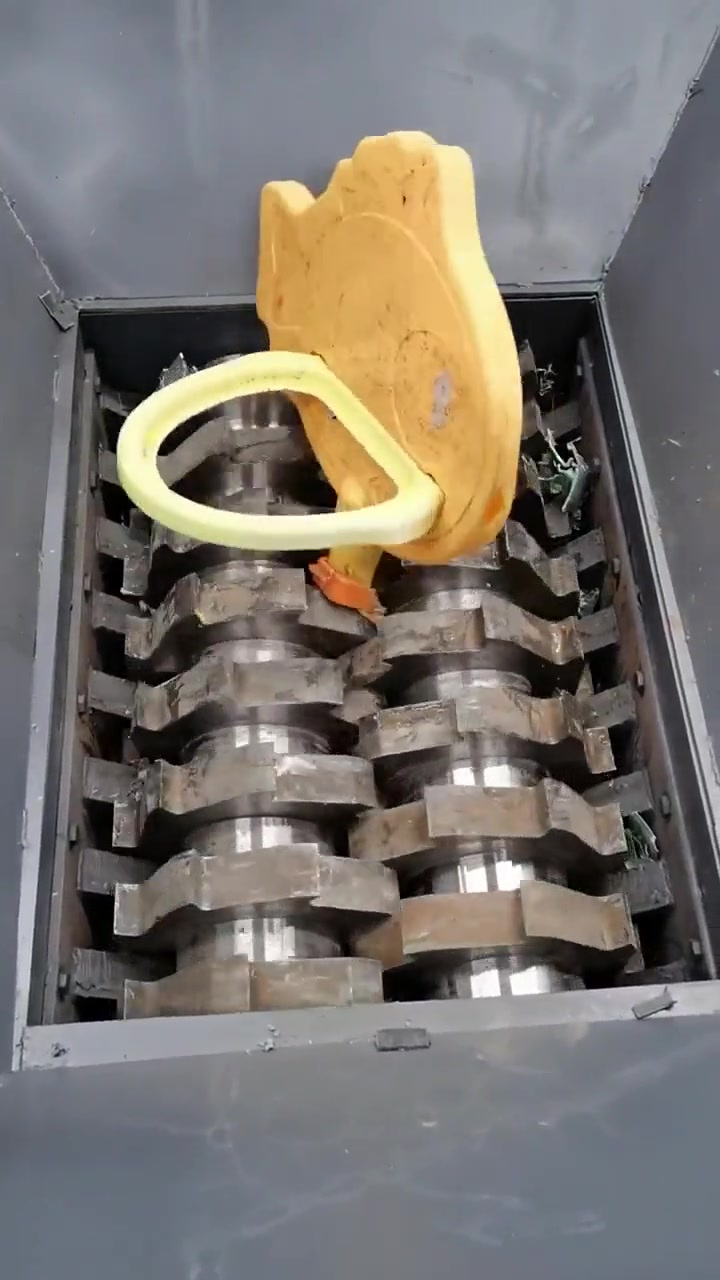 塑料與廢鐵撕碎機(jī)、破碎機(jī)與粉碎機(jī)的綜合介紹與應(yīng)用