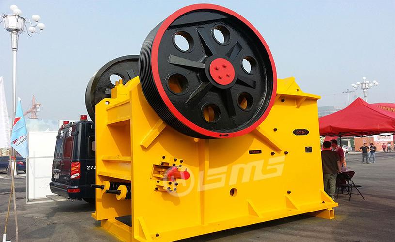 河南鄭州顎式破碎機(jī)廠家 礦山破碎領(lǐng)域的堅(jiān)實(shí)力量與選擇指南